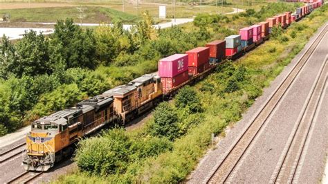 Major railroad posts record earnings, spends more on share repurchases ...