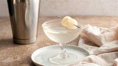 Classic Gibson Cocktail Recipe