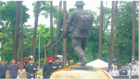 Tribute to the martyrs of Uttarakhand on Kargil Vijay Diwas 2023, the Governor paid tribute ...