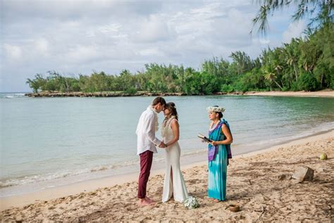 Hawaii Beach Weddings and Vow Renewals - Packages, Locations, and Tips!