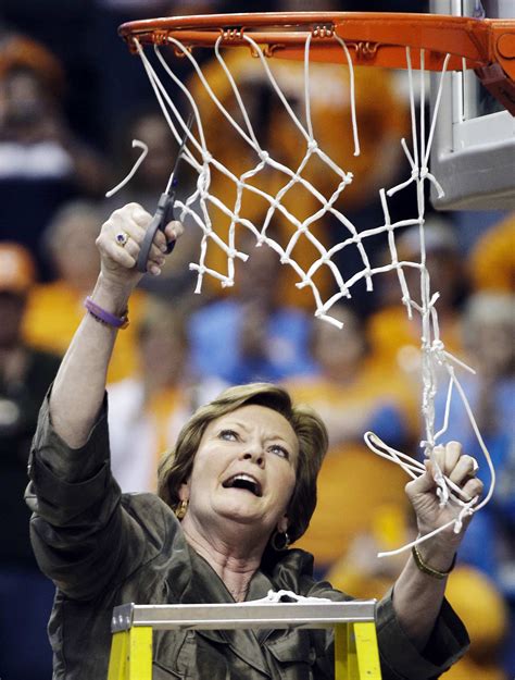 Pat Summitt, winningest coach in D1 basketball, dies at 64 - 95.3 MNC