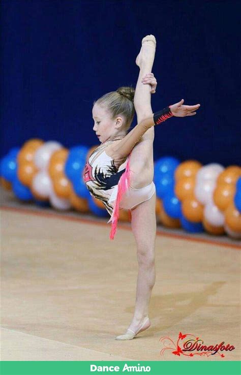 Here are a bunch of random pics | Dance Amino | Gymnastics girls ...