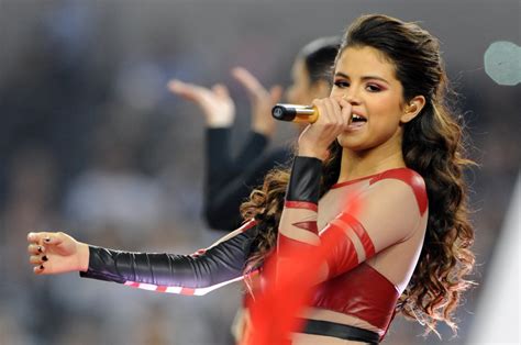 Selena Gomez tweets about LA car accident, blames paparazzi - UPI.com