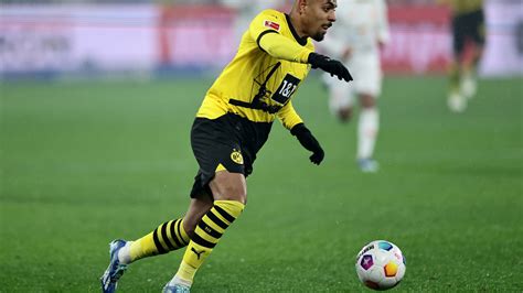 Report: Borussia Dortmund Could Sell Donyell Malen in January