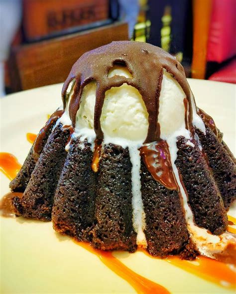 Chilis Chocolate Molten Lava Cake - MTLking