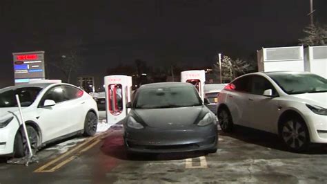 Chicago-area Tesla charging stations see stranded drivers as their cars ...