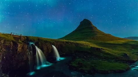 Kirkjufellfoss on a starry night plus northern lights Kirkjufell ...