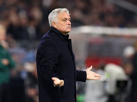 Jose Mourinho: Roma boss hits back at booing fans | The Independent