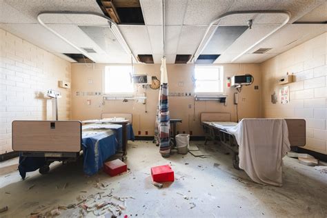 Abandoned Hospital Full of Medical Supplies - Everything Left Behind — Abandoned Central