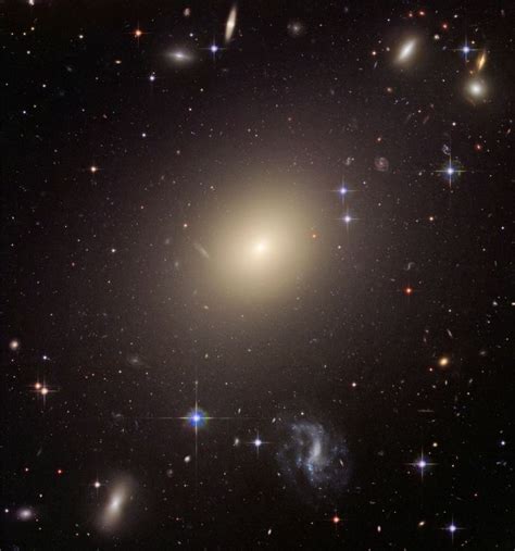 Galaxia Elíptica | Geofrik's Blog | Galaxias, Telescopio espacial hubble, Galaxia