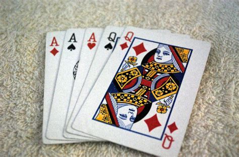 Analyze the working examples of playing full house in a game of cards - casino-bu