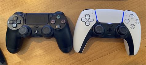 เทียบขนาดจอย PS5 กับ PS4 แบบชัด ๆ จาก Twitter ของ Geoff Keighley ...