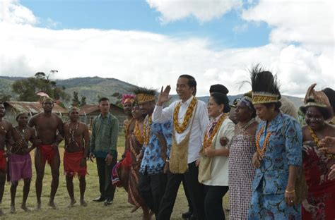 Sekretariat Kabinet Republik Indonesia | President Jokowi Begins Papua, W. Papua Working Visit