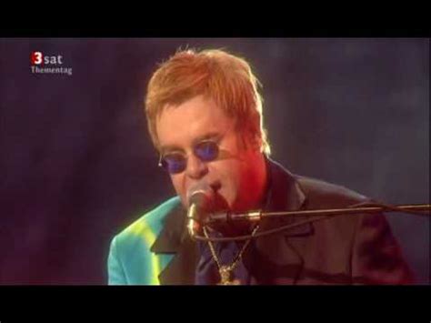 Elton John - Tiny Dancer - YouTube