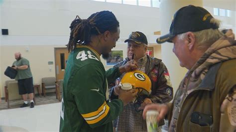 Packers players surprise local veterans with visit at Green Bay VA clinic