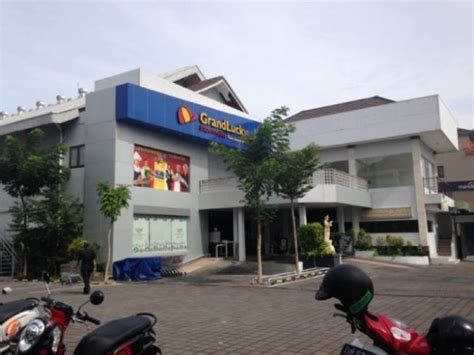 Grand Lucky - Kuta (Grand Lucky Supermarket) - Bali.com