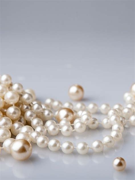 Symbolism of Pearls: History & Myths Behind the Pearl | Sarah Scoop