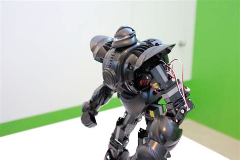 This $1,600 fighting robot toy kicks serious butt – TechCrunch