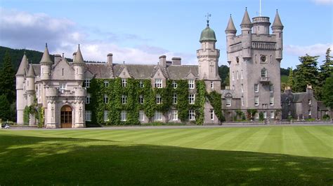 Balmoral Castle HD desktop wallpaper : Widescreen : High Definition : Fullscreen