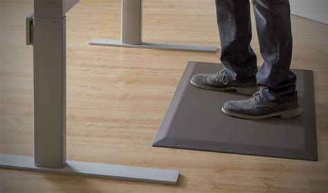 Anti-Fatigue mats - How to use rubber mats with a standing desk.