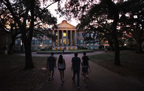 College of Charleston raises cost of tuition by less than 3 percent for 2017-2018 school year ...