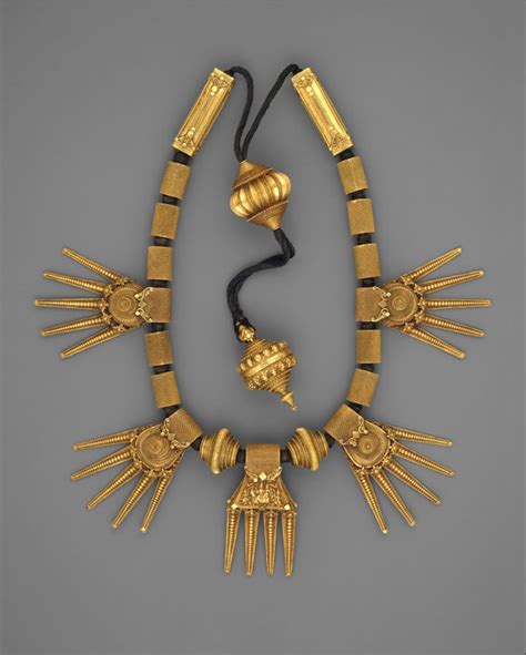 The History of Jewelry, from Ancient Mesopotamia to Today