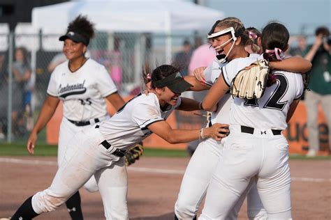 Live scores, updates from Iowa state softball tournament title games