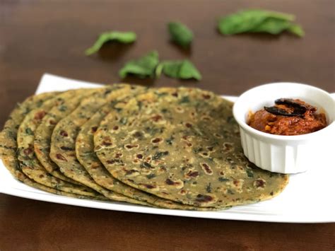 Palak Paratha | The Pinch of Taste