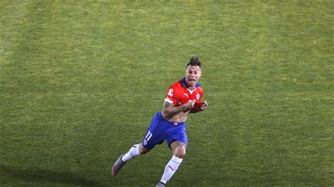 This stunning long-distance goal sent Chile into the Copa America final ...