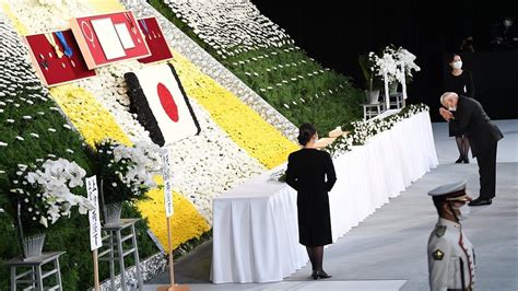 ¿Por qué el FUNERAL de Shinzo Abe tuvo lugar dos meses y medio después ...