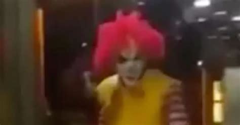 Killer 'Ronald McDonald' clown lurks outside fast food restaurant and ...