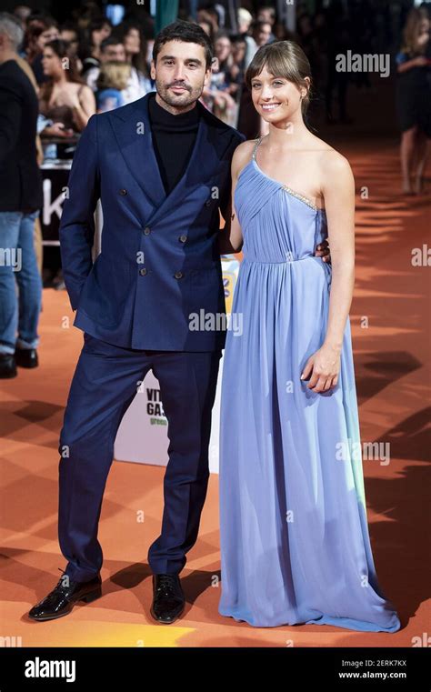 Actor Alex Garcia and actress Michelle Jenner attends to orange carpet ...