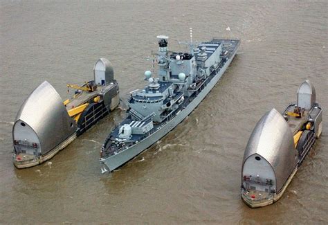 HMS Norfolk F230 entering London for the last time before she was ...