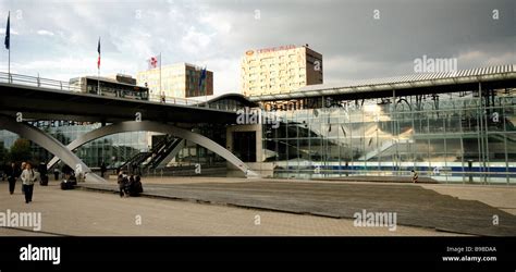 Lille Europe Railway Station Stock Photo - Alamy