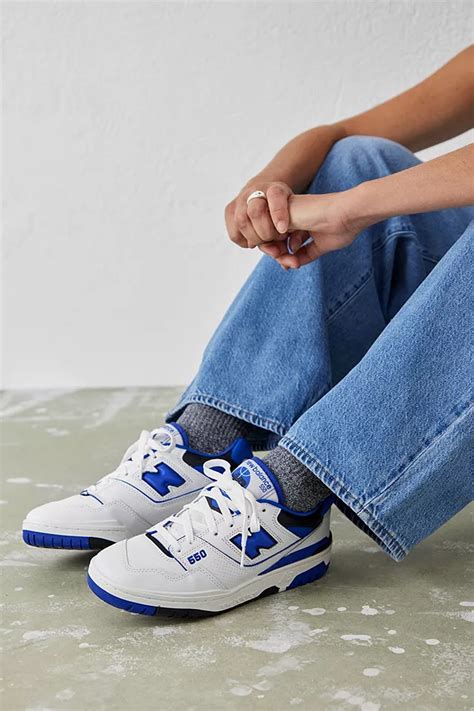 New Balance 550 Entrenadores Blancos y Azules | Urban Outfitters RU