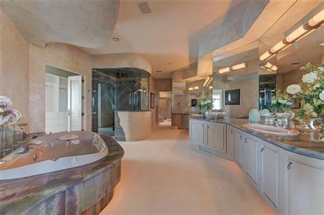 Take A Look Inside Eddie Murphy's Breathtaking $10 Million Mansion