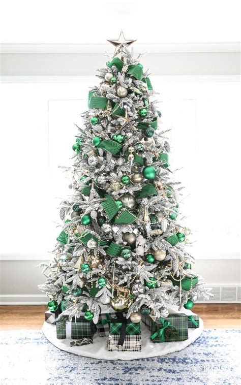 36 Incredible Christmas Trees Ideas That Looks Elegant | Green christmas tree decorations ...