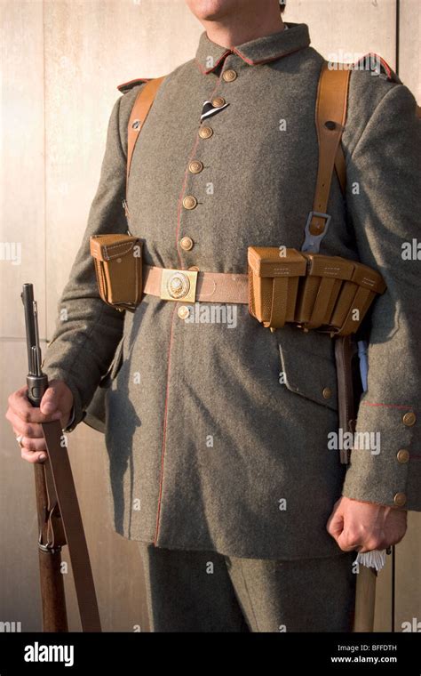 Soldat de la Première Guerre mondiale, le port de l'uniforme du Corps ...