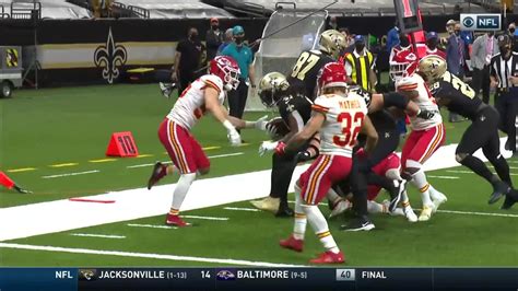 Alvin Kamara muscles through slew of defenders for physical TD | Saints-Chiefs Highlights