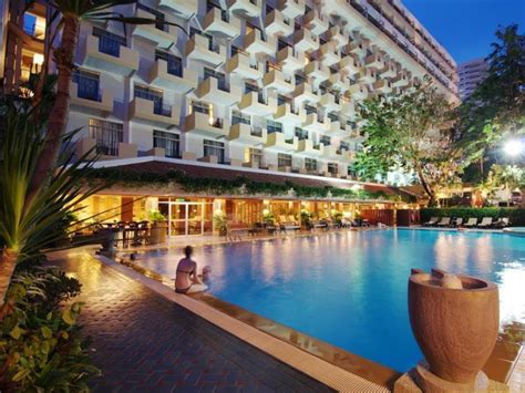 Best Price on Golden Beach Hotel in Pattaya + Reviews