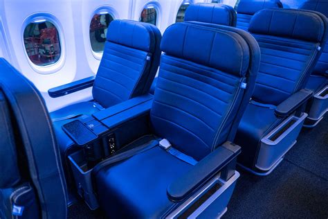 First look: United's new narrow-body cabins - The Points Guy