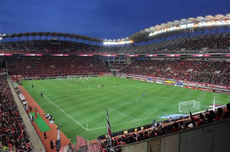 Stadium Crowd Wallpaper - WallpaperSafari