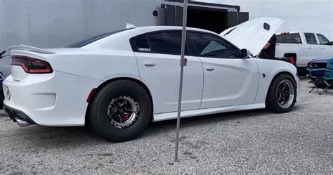 Modded Dodge Charger Hellcat Drag Races Corvette ZR1, Serves Mopar Domination - autoevolution