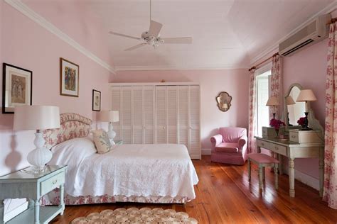10 Beautiful Master Bedrooms with Pink Walls