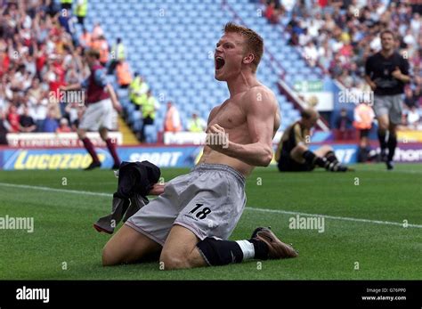 Football good john arne riise hi-res stock photography and images - Alamy