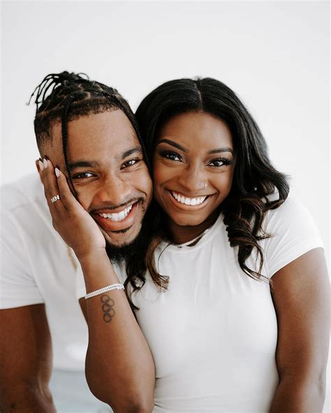 Simone Biles Stuns In Engagement Photos With Fiancé Jonathan Owens ...