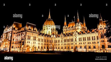 Hungarian Parliament in Budapest at night Stock Photo - Alamy