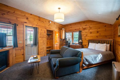 Adult Accommodations – The New Enland Inn & Lodge