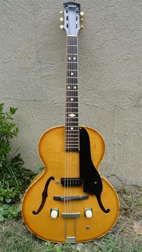 1940 VEGA ELECTROVOX ARCHTOP JAZZ GUITAR w ORIGINAL CASE | Guitar, Jazz guitar, Vintage guitars