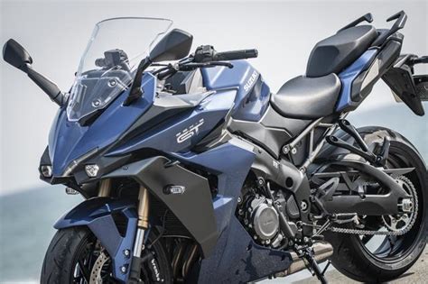 スズキ『GSX-S1000GT』ってどんなバイク？ 燃費や足つき性、スペックの他、おすすめポイントや装備を解説します！【スズキのバイク！の新車 ...